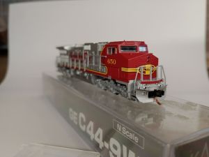 Kato GE C44-9W Santa Fe #650