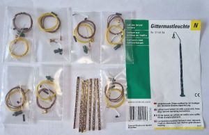 sieben Bausätze Gittermastleuchte