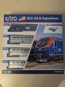 Kato 10-1788 Amtrak ALC42 + 3 Superliner NEU