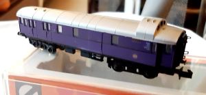RHEINGOLD-Gepäckwagen, Gattung/Bauart SPw4ü-28, 4-achsig, violett