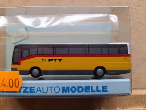 Verschiedene Schweizer Postbus-Modelle