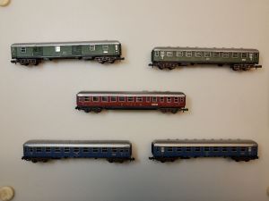 5 Stück D-Zugwagen